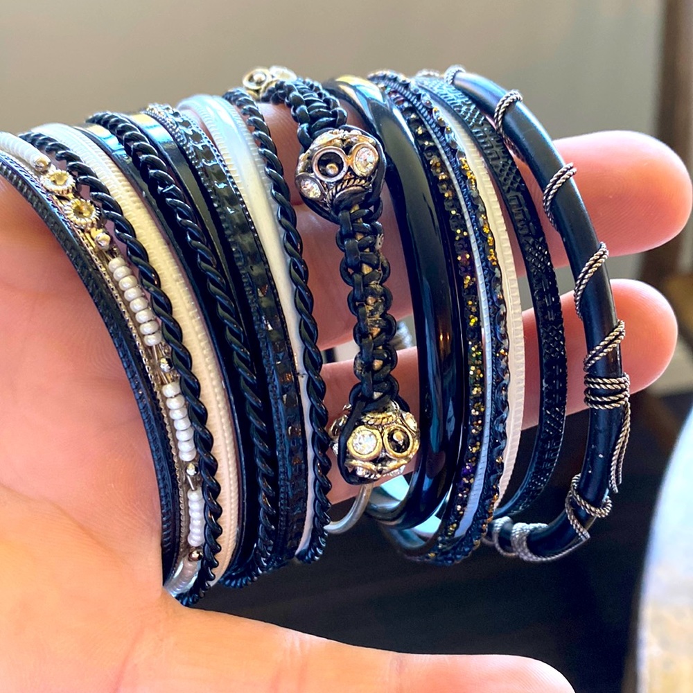 🖤🤍Set of bangle bracelets 🖤🤍